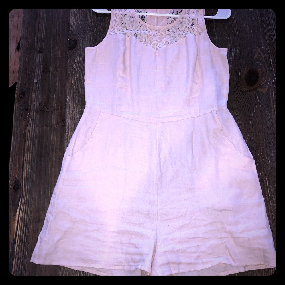 Cream linen romper with lace decal